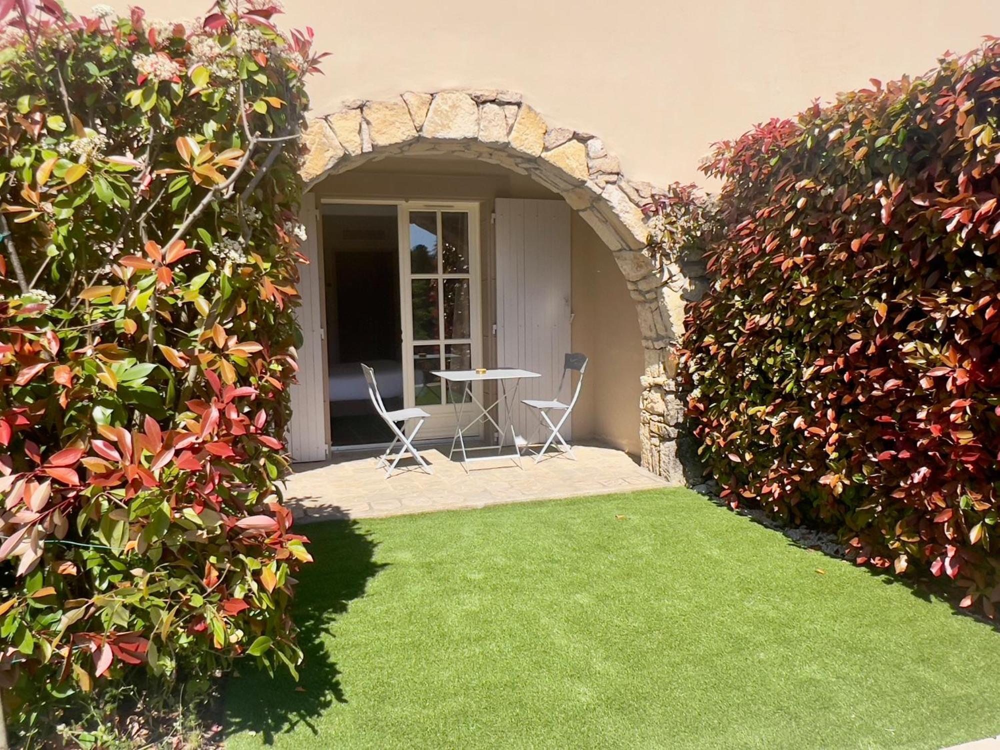 Logis Hotel Restaurant La Bergerie Aragon Exterior photo